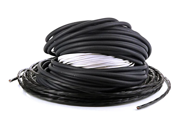 Beyaz üzerine izole edilmiş kablo — Stok fotoğraf