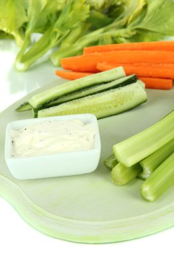 üzerinde kesme tahtası yakın çekim yeşil taze kereviz