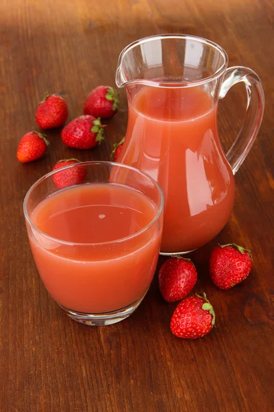 美味的草莓汁上表特写 — 图库照片