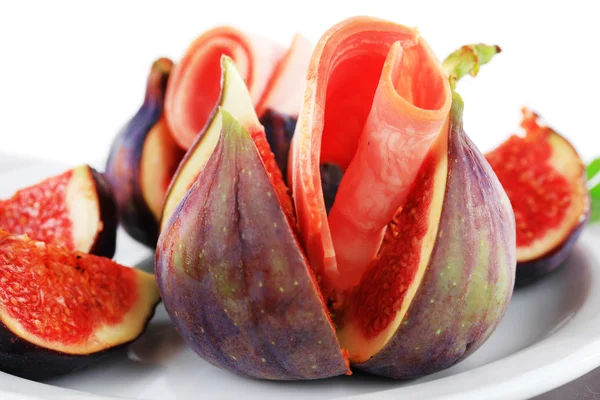 Tasty figs with ham, close up — Stock Photo, Image