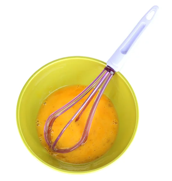 Corolla och Knäckta ägg i skål isolerad på vit — Stockfoto