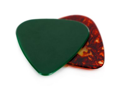 renkli plectrums üzerinde beyaz izole