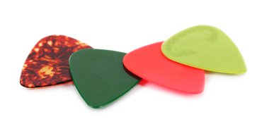 renkli plectrums üzerinde beyaz izole