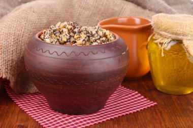 kutia - geleneksel Noel tatlı yemek Ukrayna, Beyaz Rusya ve Polonya, ahşap zemin ile pota