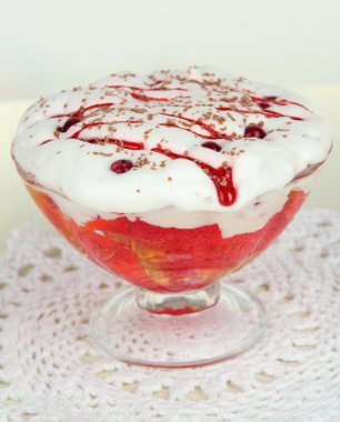 açık renkli tablo üzerinde kase lezzetli reçel