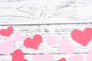 eski ahşap zemin üzerinde güzel dekoratif Kalpler