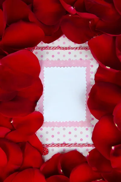 カード背景クローズ アップにバラの花びらのフレーム — ストック写真