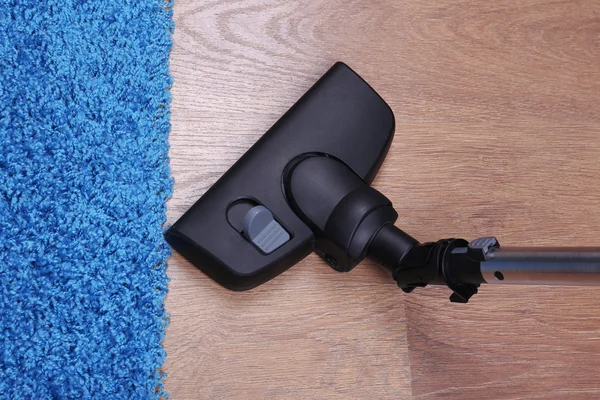 Vacuuming carpet in house — Stock Photo, Image