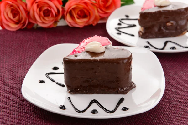 Torte dolci con cioccolato sul piatto primo piano — Foto Stock
