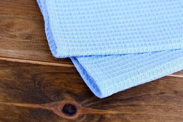 Ręczniki kuchenne na drewniane tła — Zdjęcie stockowe