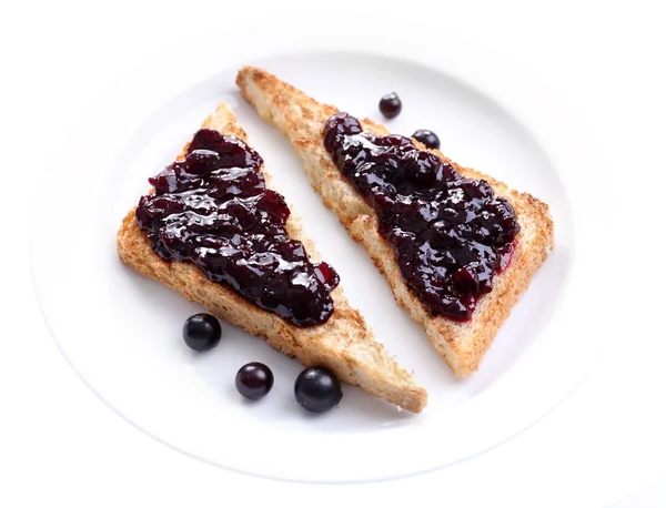 Leckeres Toast mit Marmelade auf Teller isoliert auf weiß — Stockfoto