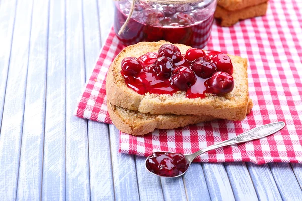 Delicious toast with jam on table close-up — Stock Photo, Image