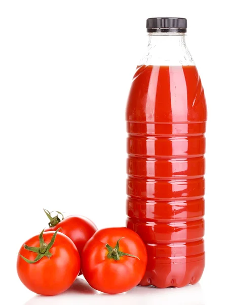 Jugo de tomate en botella aislado sobre blanco — Foto de Stock