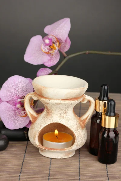 Aromatherapie lamp op grijze achtergrond — Stockfoto