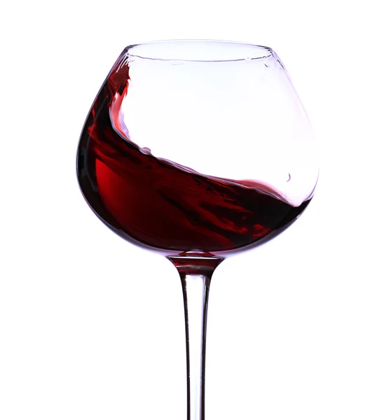 Винное стекло с красным вином, изолированные на белом — стоковое фото