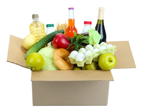 Коробка с продуктами, изолированными на белом — стоковое фото