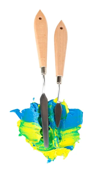 Beyaz izole boya ile resim paleti bıçaklar — Stok fotoğraf