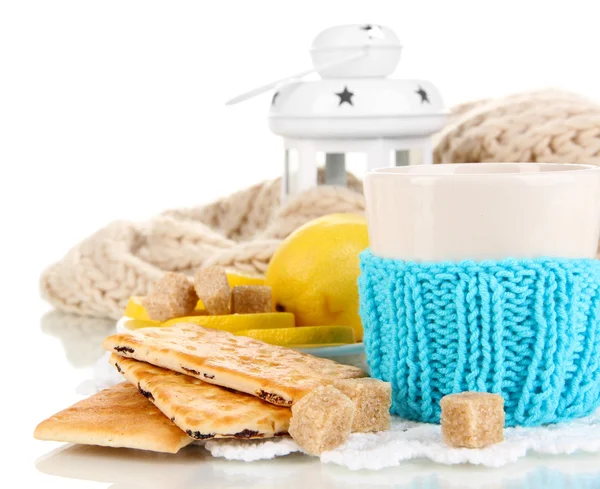 Tazza di tè con limone isolato su bianco — Foto Stock