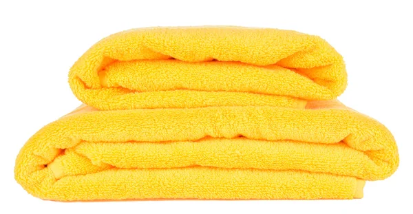Желтые полотенца изолированы на белом — стоковое фото