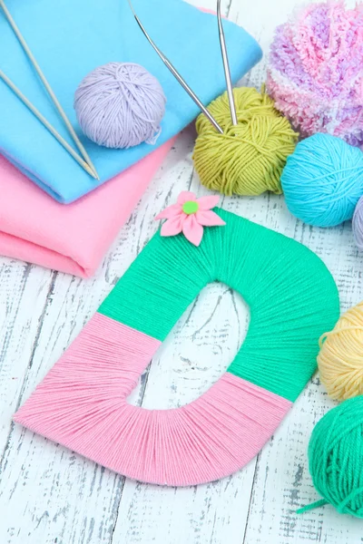 One letter of knit handmade alphabet close up — Stock Photo, Image