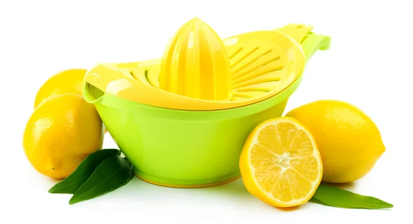 Zitruspresse und Zitronen isoliert auf weiß — Stockfoto