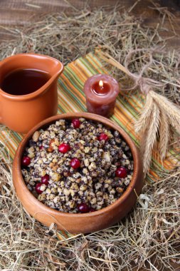 kutia - geleneksel Noel tatlı yemek Ukrayna, Beyaz Rusya ve Polonya, ahşap zemin ile kase