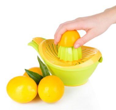 beyaz izole el meyve sıkacağı ile sıkılmış taze limon suyu hazırlama