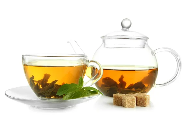 Taza y tetera de té verde con menta y azúcar aislados en blanco —  Fotos de Stock