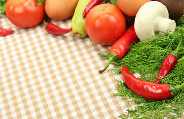 Concepto de cocina. Verduras sobre fondo de mantel — Foto de Stock