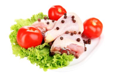 beyaz izole çiğ tavuk budu