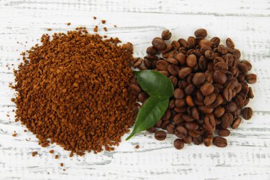 zemin ve ahşap zemin üzerinde hazır kahve