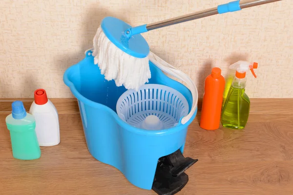 Attrezzature per la pulizia della casa con mop — Foto Stock