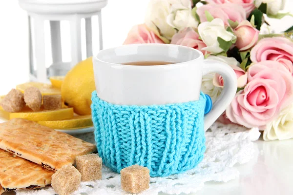 Tazza di tè con limone da vicino — Foto Stock