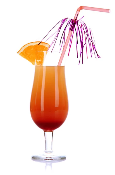 Glas lekkere cocktail geïsoleerd op wit — Stockfoto