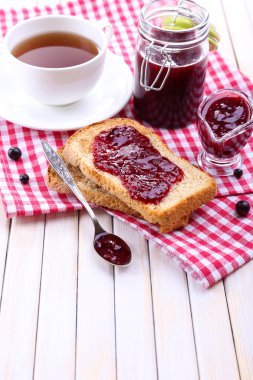 enfes tost reçelli üzerinde tablo yakın çekim