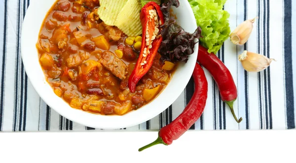 Chilli corn carne - tradiční mexické jídlo, izolované na bílém — Stock fotografie