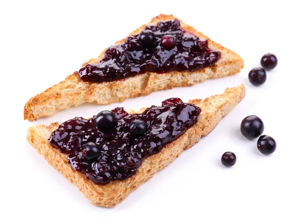 Leckeres Toast mit Marmelade isoliert auf weiß — Stockfoto