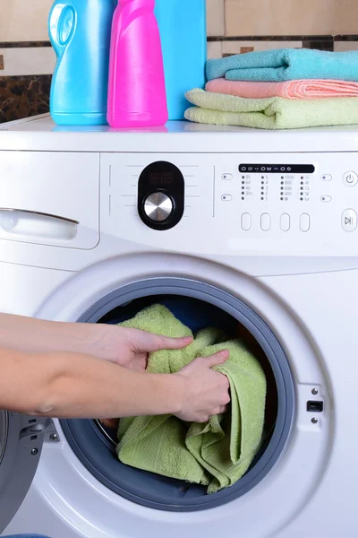 Washing machine loaded with clothes close-up — Stock Photo, Image