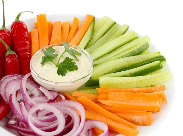 Surtido de palitos de verduras crudas en plato aislado en blanco — Foto de Stock