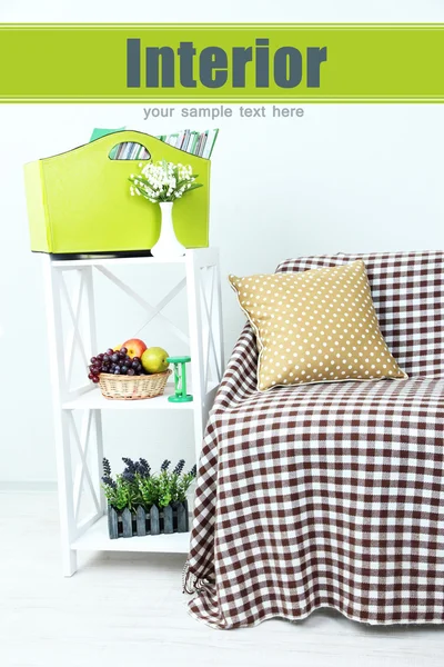 Magazines and folders in green box on shelf in room — Stock Photo, Image