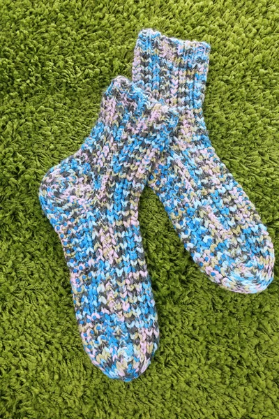 Woolen socks, on color background — Stock Photo, Image
