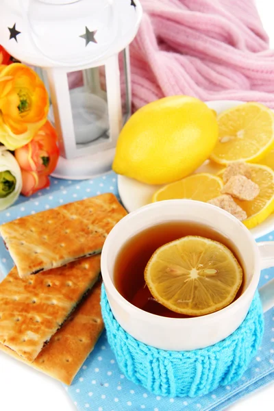 Xícara de chá com limão de perto — Fotografia de Stock