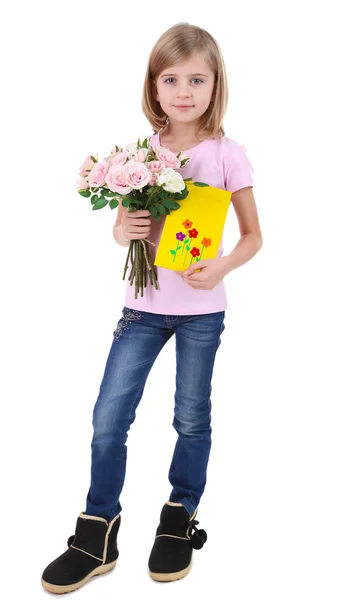 Belle petite fille tenant bouquet et carte isolée sur blanc — Photo