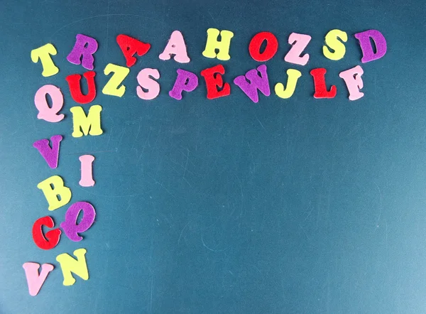 Alphabet anglais sur fond de bureau de l'école — Photo