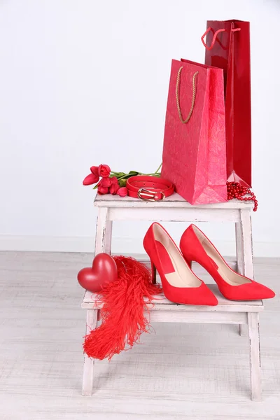 Mooie rode vrouwelijke accessoires — Stockfoto