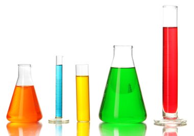 test tüpleri ile üzerine beyaz izole renkli sıvı