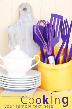Plastik mutfak eşyaları Kupası ahşap tablo