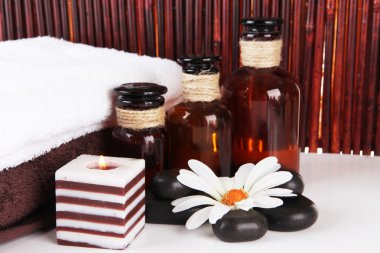 güzel spa ayarı tablo bambu zemin üzerine çiçek