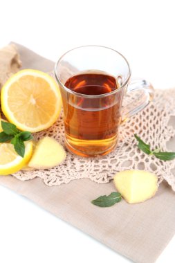 çay zencefil üzerinde beyaz izole peçete ile