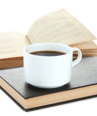 fincan kahve ve üzerinde beyaz izole kitap